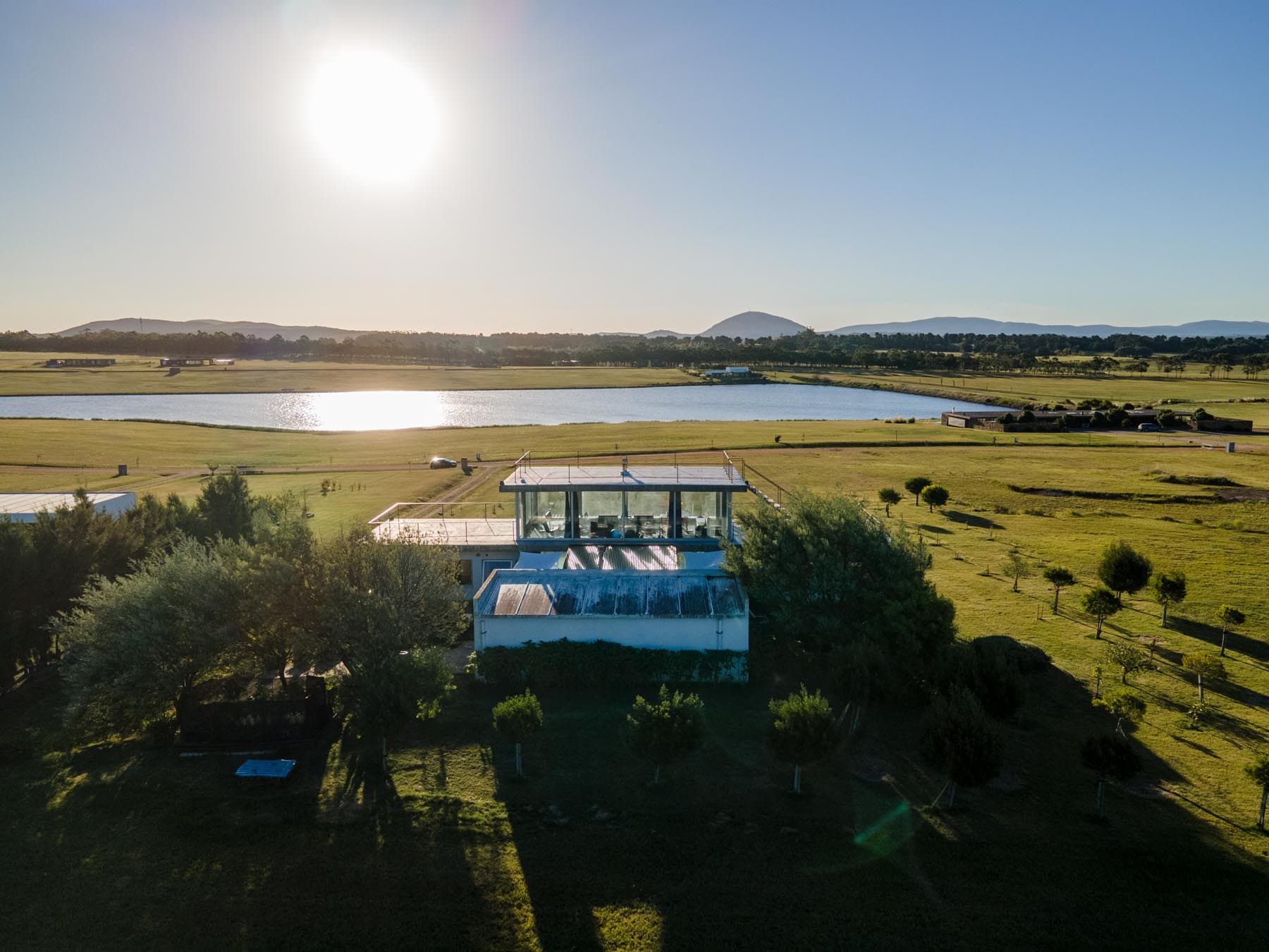 House with high quality standards in Laguna de los Cisnes. — miniatura 4
