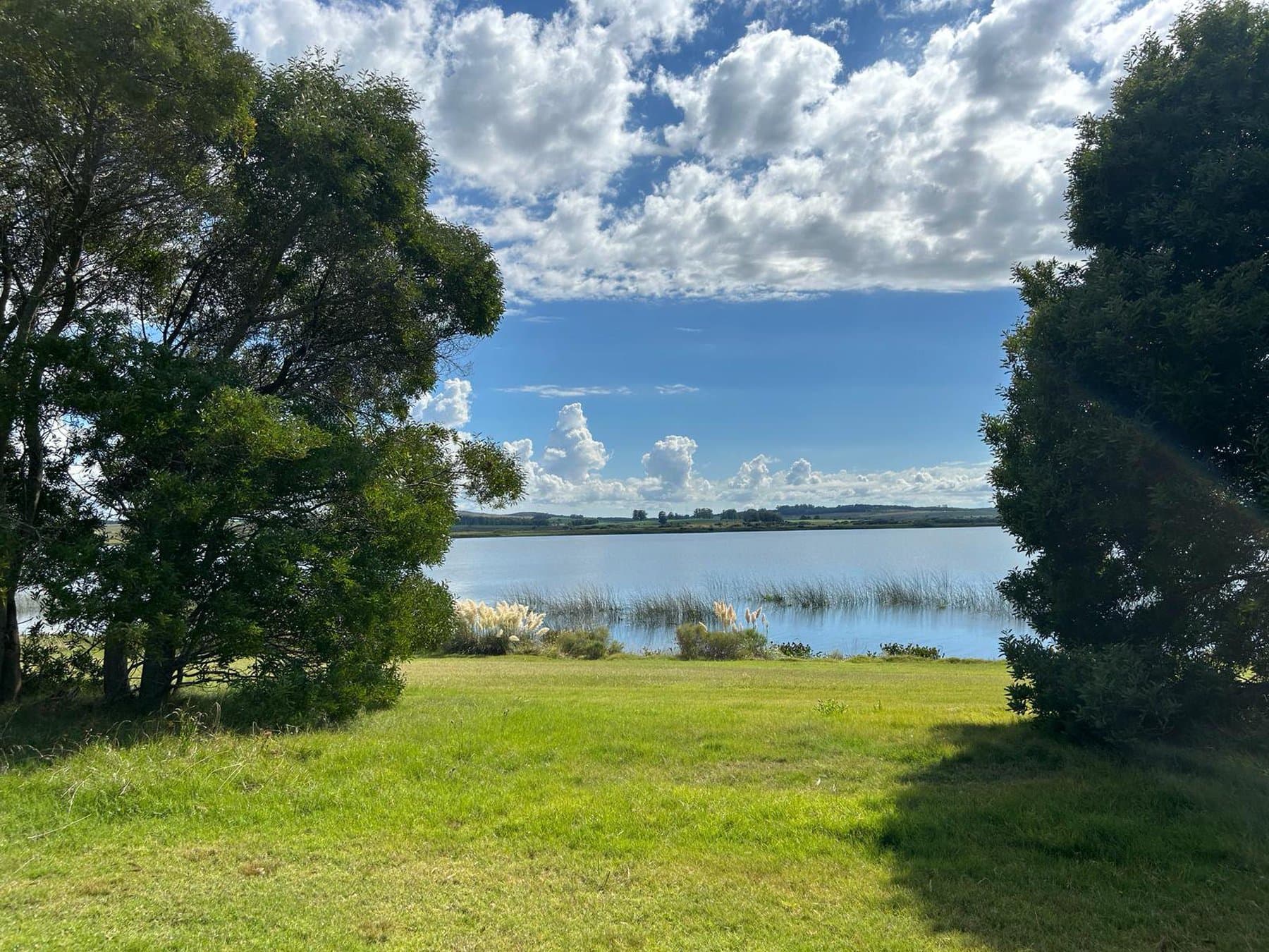 Exclusivo lote sobre Laguna del Sauce.