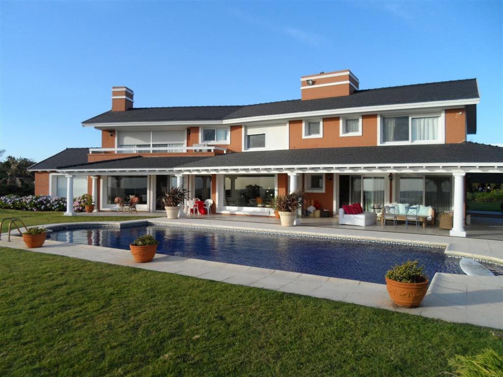 Casa sobre el mar en Solanas.