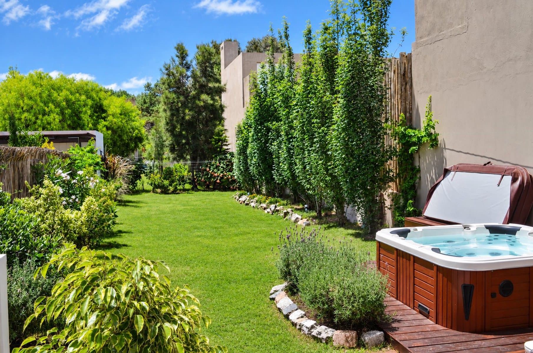 Departamento con Patio Privado y Jacuzzi — miniatura 3