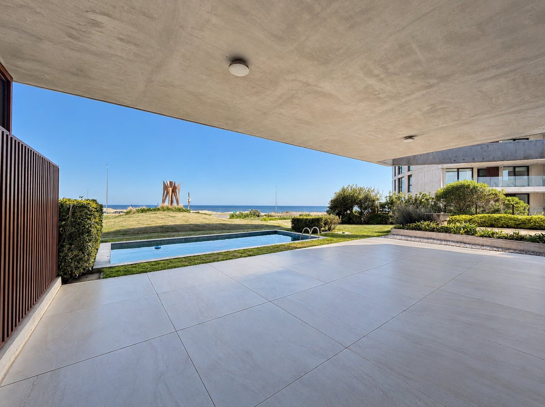 Unidad en Planta Baja con Piscina Privada — miniatura 2
