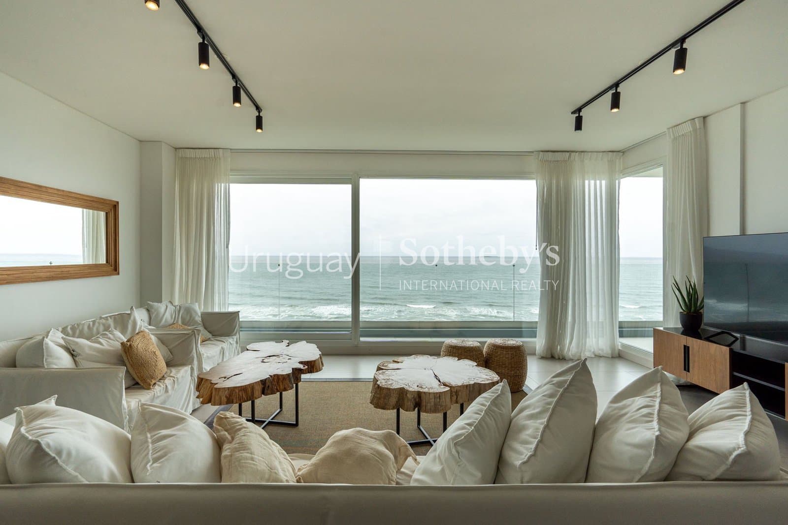 Exclusive first row apartment in Punta del Este — miniatura 2