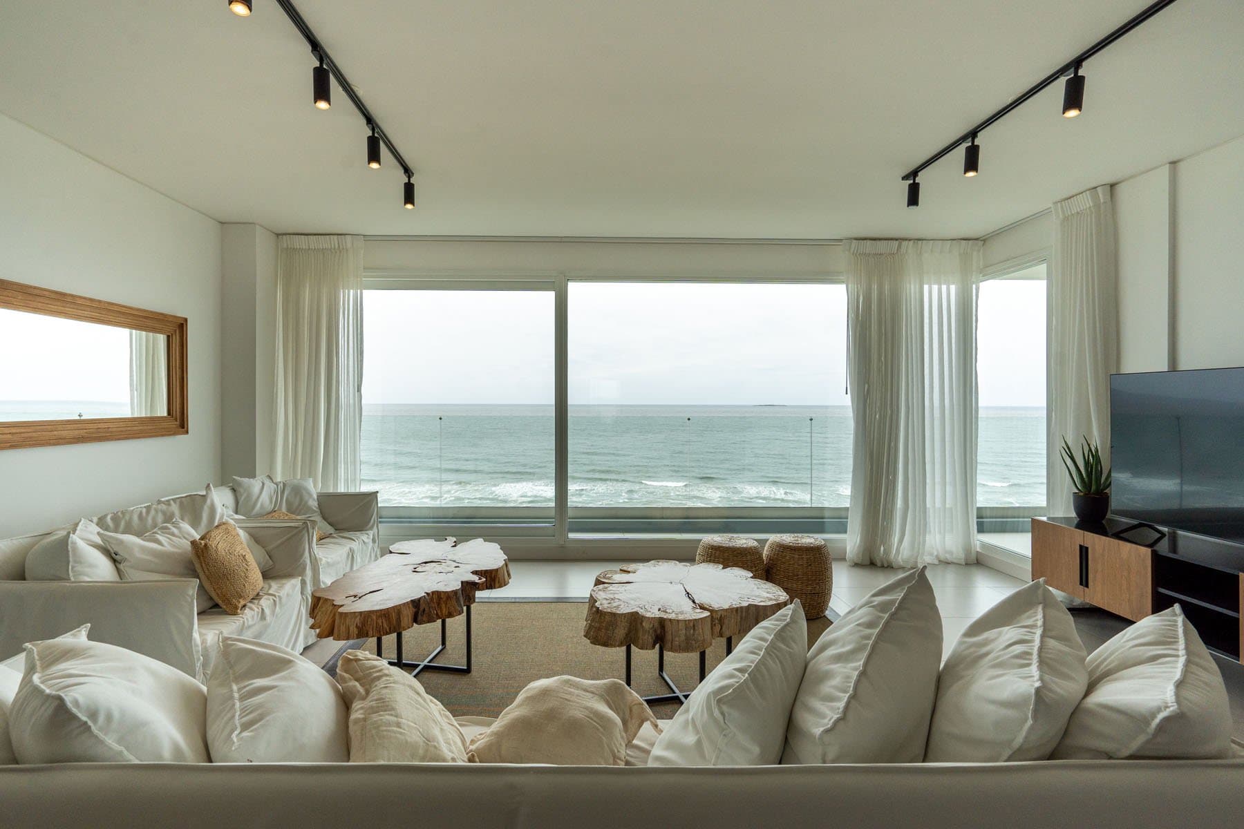 Exclusive first row apartment in Punta del Este — miniatura 2