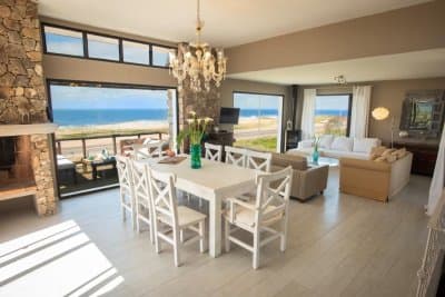 El Chorro | Casa #7446 Gran propiedad ubicada frente al mar. Desarrollada en dos plantas con hermosas vistas. Moderna, l