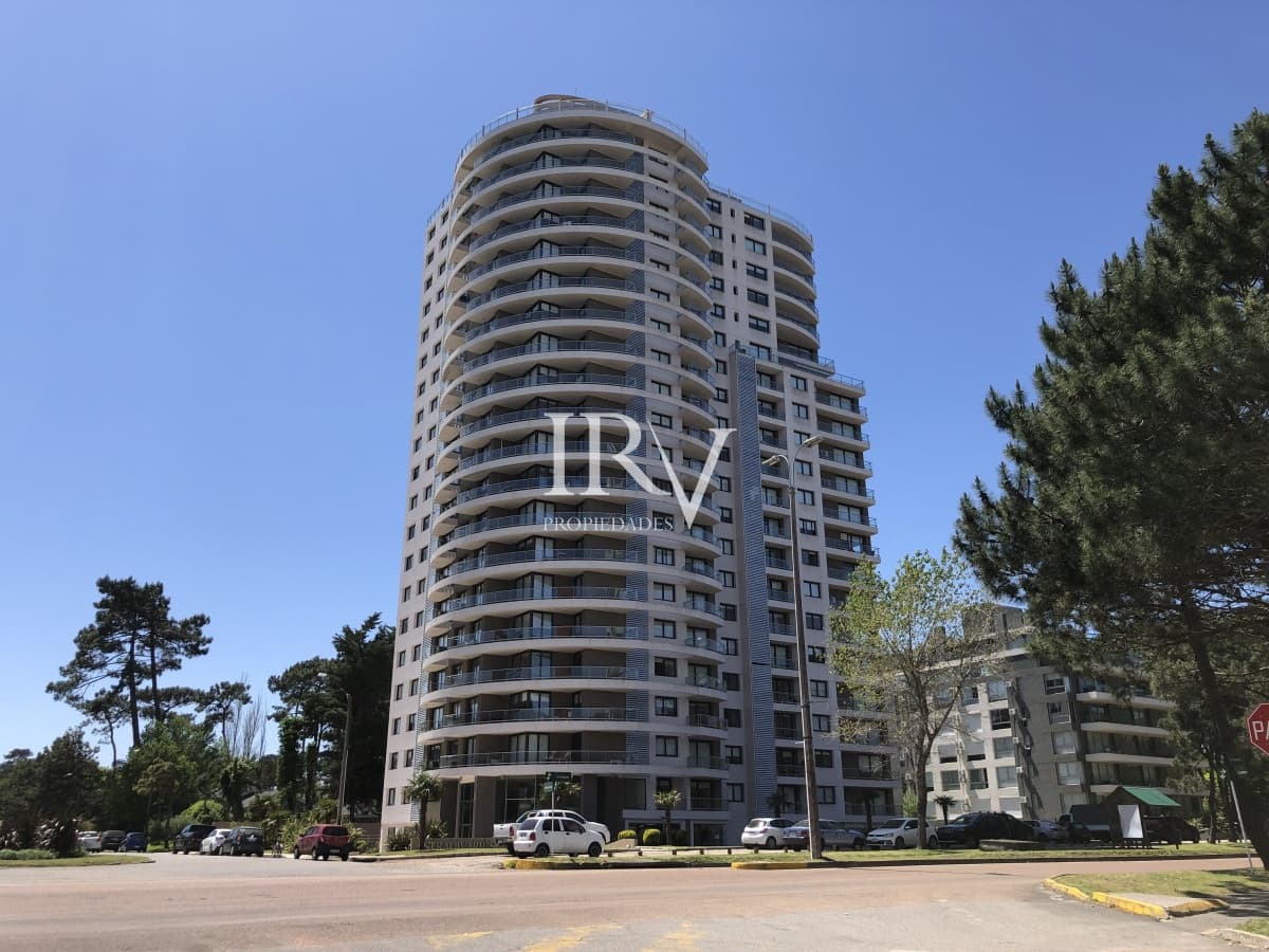 Apartamento en Venta Zona Cantegril en Punta del Este. Con renta anual