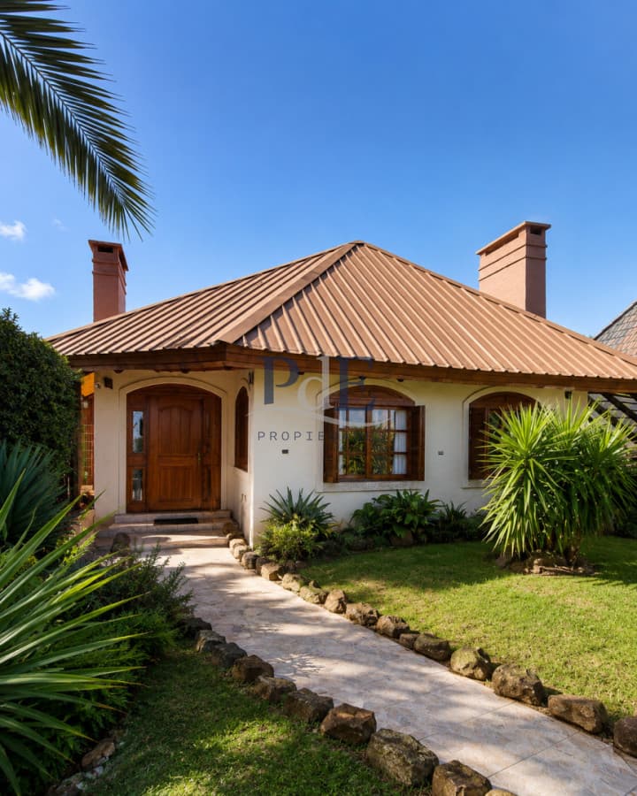 Casa con dos unidades independientes + dependencia de servicio, gran jardín y piscina climatizada Punta del Este