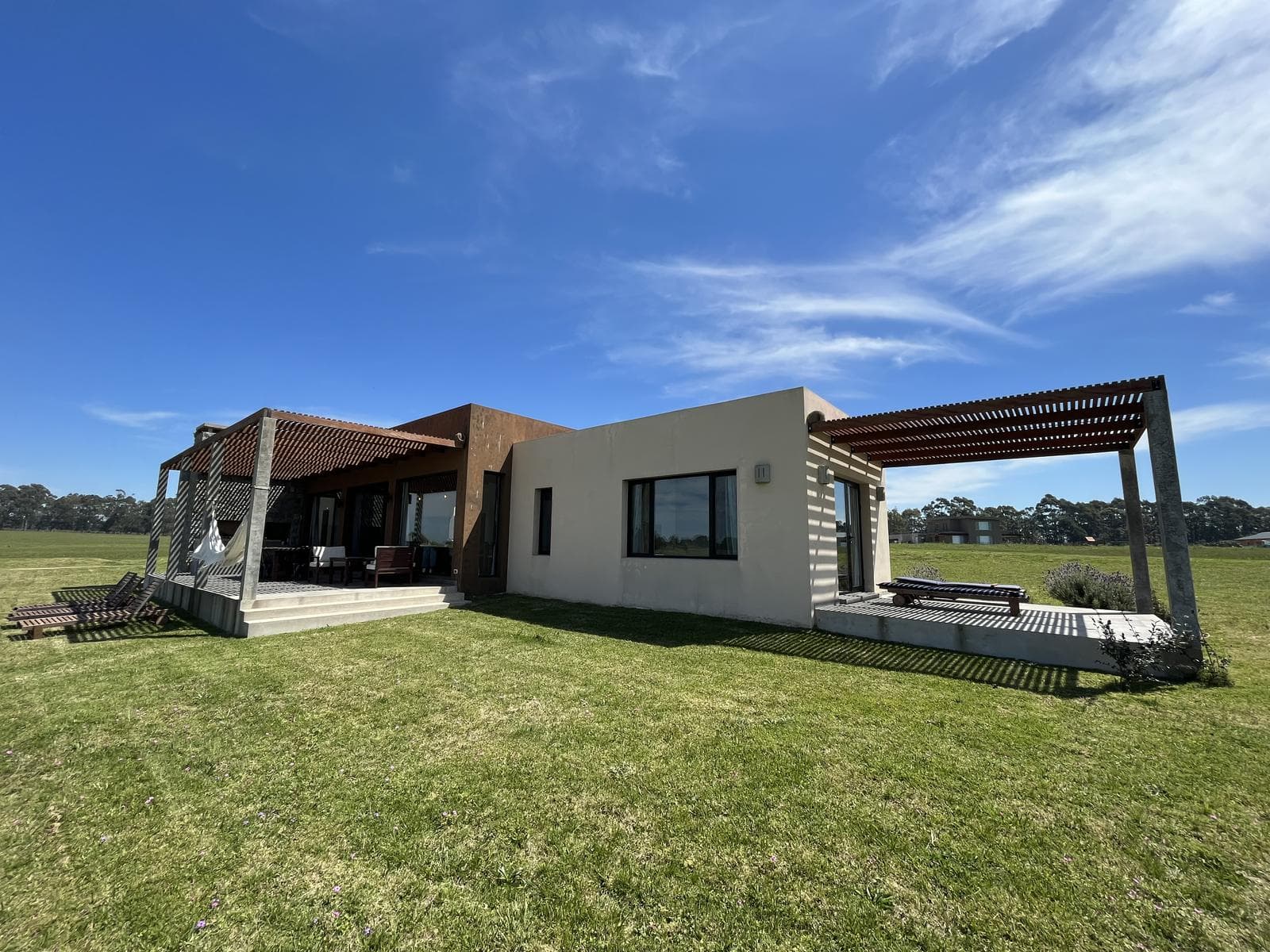 Casa en venta y alquiler Pueblo Mio