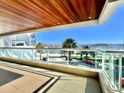 Puerto | Apartamento #9339 Fantástico semipiso con excepcional vista! Gran living comedor de 90 m2. Master Suite al fren