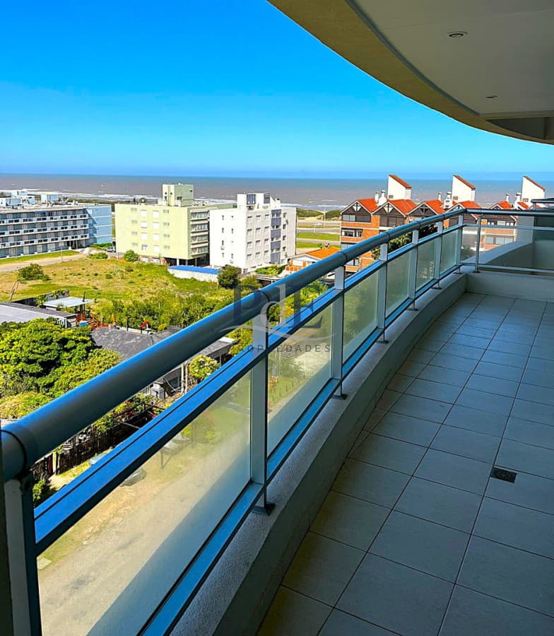 Apartamento en alquiler de temporada 3 Dorm | a 50 metros del mar. Temp 2027