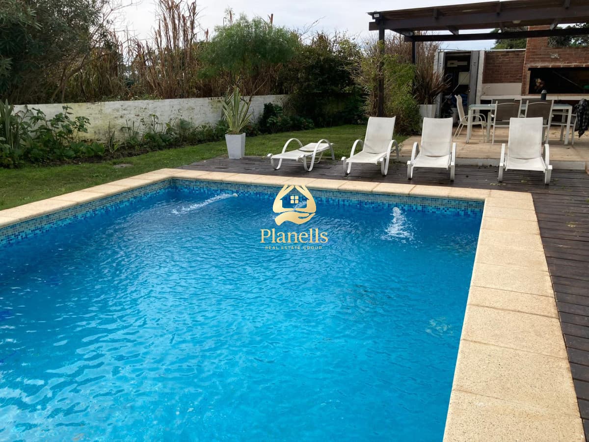Aluguel de inverno e temporada de verão apartamento com dois quartos térreo frente ao mar