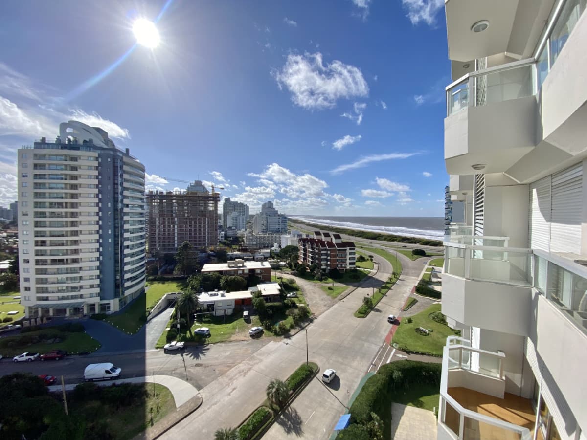 VENTA APARTAMENTO 2 DORMITORIOS - TORRE MARINA I