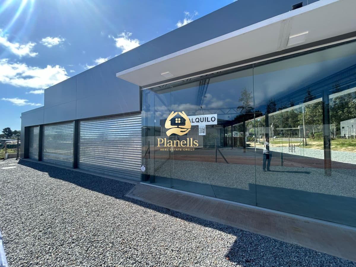 Oportunidade Única em Altos de la Laguna: Espaço Comercial de Uso Exclusivo