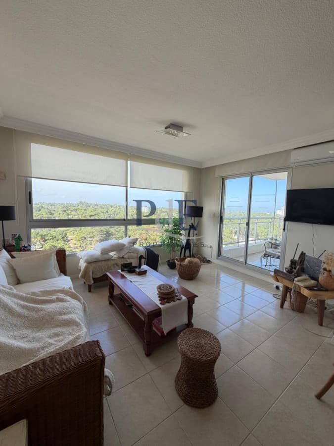 Venta apartamento 3 Dormitorios a metros del Punta Shoping
