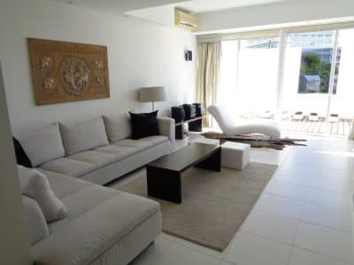 Brava | Apartamento #3233 Espectacular apartamento frente al mar. Triplex. Consta de planta baja estilo loft con living