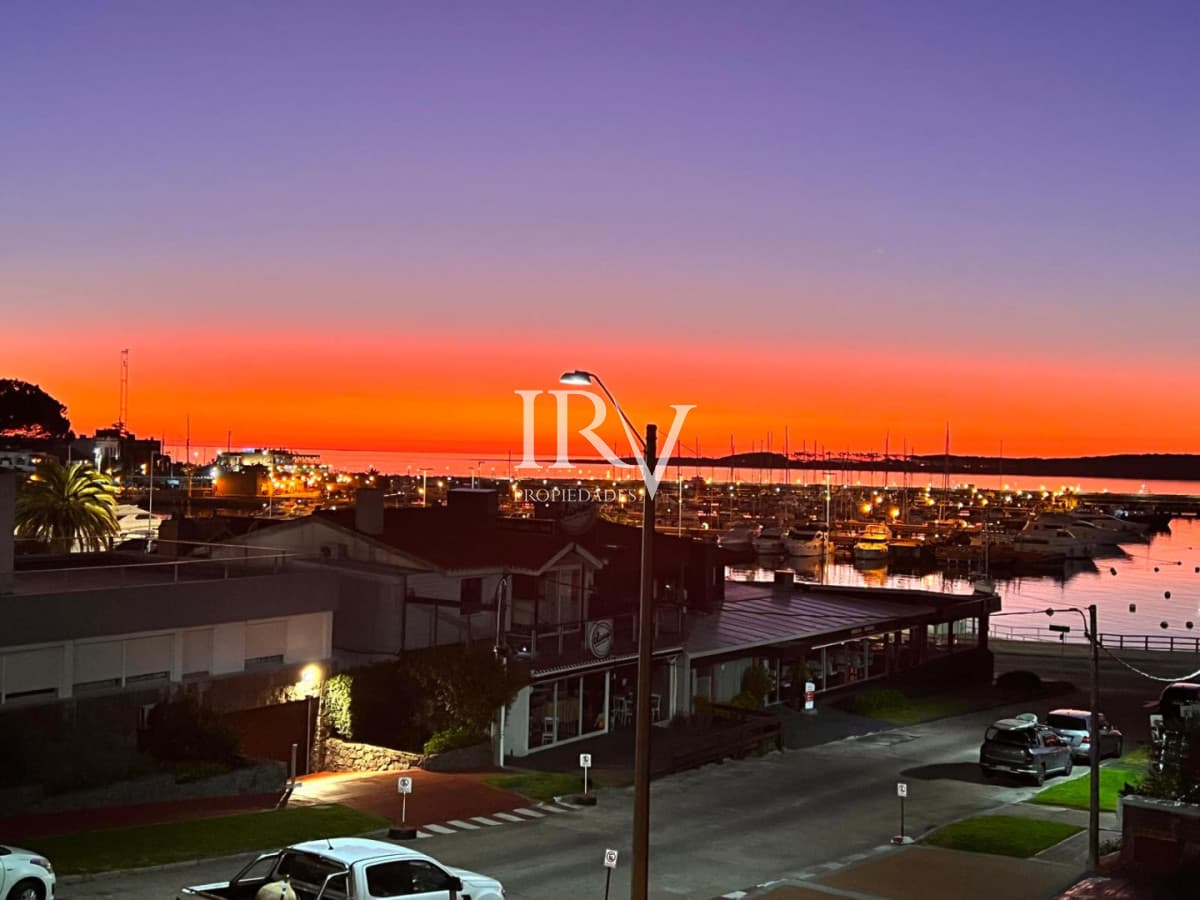 Venta de Apartamento con vista al Puerto de Punta del Este