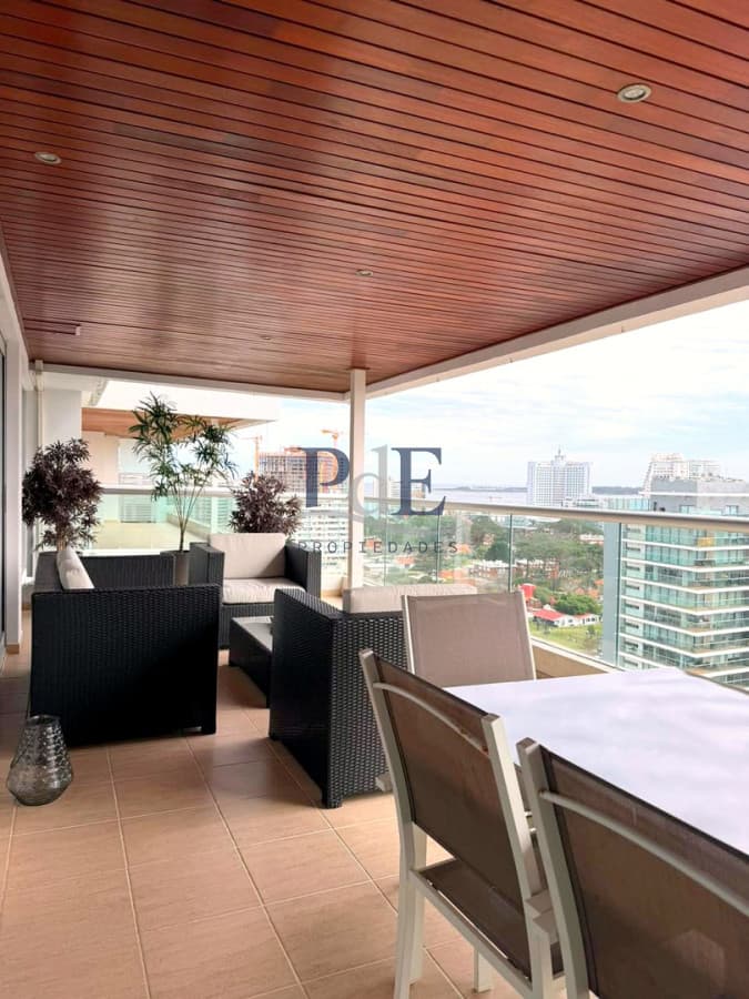 Em Punta del Este apartamento à venda e aluguel!!