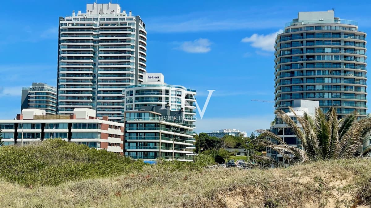 Oportunidad Real. Apartamento en Venta a 50m de la Playa Brava en Punta del Este