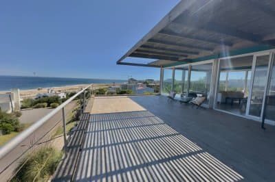 El Chorro | Casa #6339 Casa construida en 3 plantas Excelente vista al mar Comodidades: - 3er piso: amplio living comedo