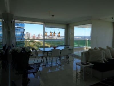 Mansa | Apartamento #481 En torre de alta gama, primera linea sobre playa mansa, 3 dormitorios en suite, toilette de rec