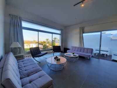 Amplio y luminoso depto living comedor con vista y terracita Dos dormitorios uno de ellos en suite Cocina integrada Ampl