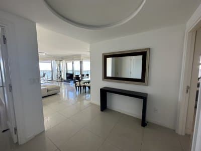 Brava | Apartamento #5365 ¡Bienvenido a tu oasis de lujo en Punta del Este! Te presentamos un espectacular apartamento d